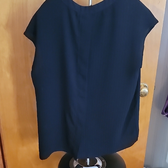 Rose + Olive Boxy Cap Sleeve Blouse in Black - Picture 8 of 8